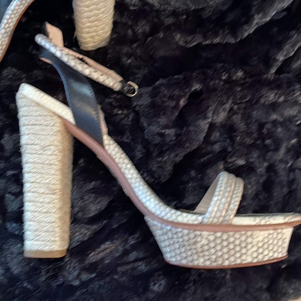 Elie Tahiti Giselle sandal size 40. Excellent condition